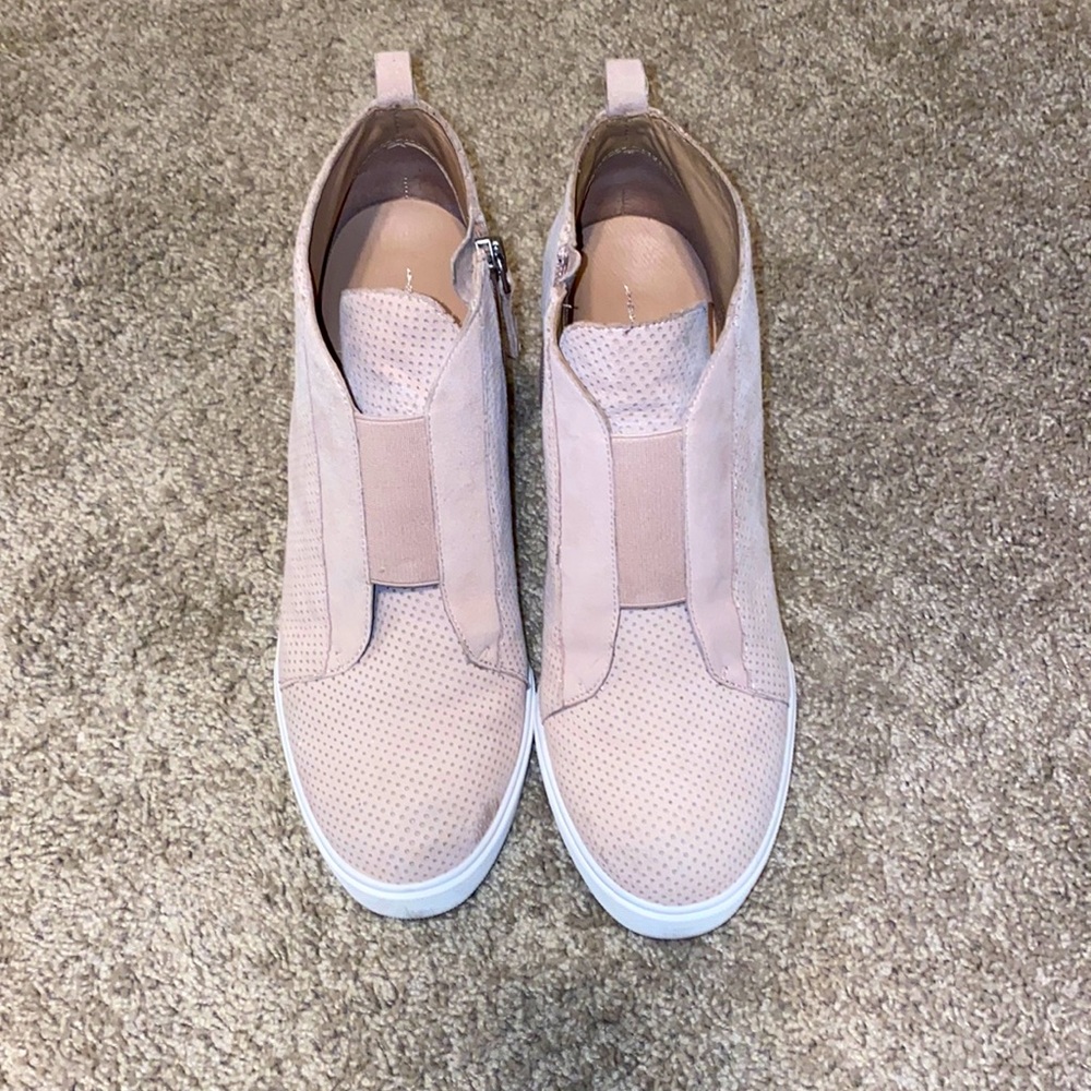 Beautiful Linea Paolo suede wedge sneaker in blush.
